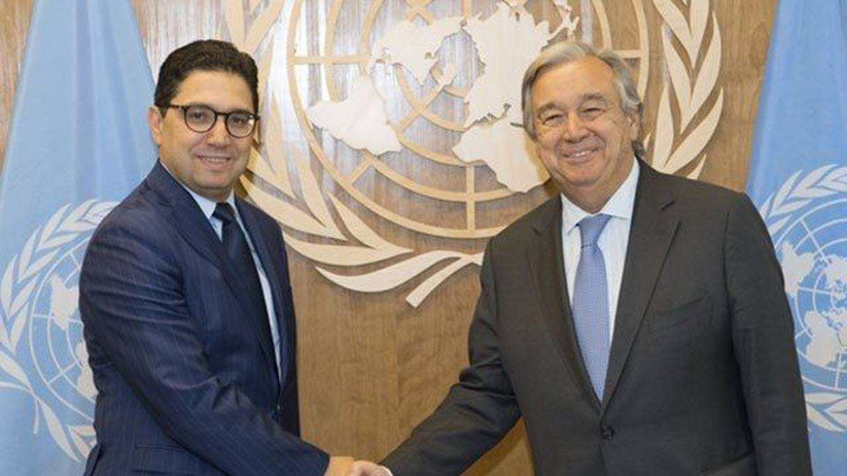 الأمين العام للأمم المتحدة أنطونيو غوتيريش يصافح وزير الخارجية المغربية ناصر بوريطة
