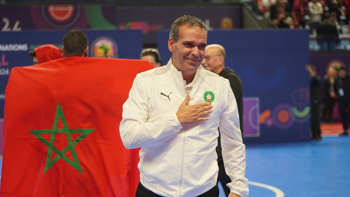 هشام الدكيك، مدرب المنتخب الوطني لكرة القدم داخل الصالات