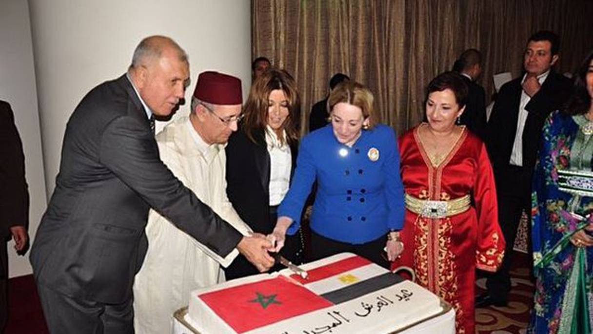 سميرة سعيد رفقة سفير المغرب محمد سعد العلمي
