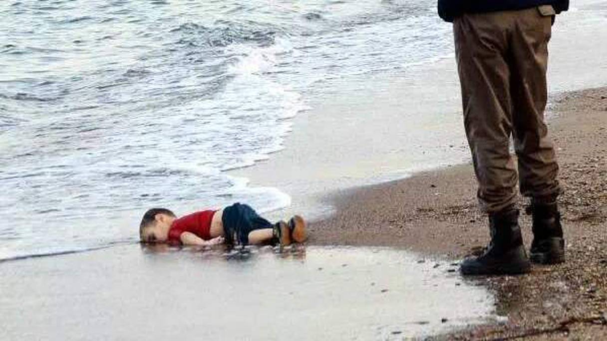 جثمان الطفل السوري آلان
