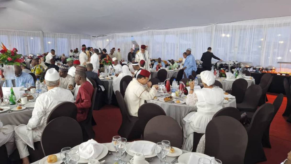 كوت ديفوار: إفطار جماعي بمناسبة الافتتاح الرسمي لمسجد محمد السادس بأبيدجان