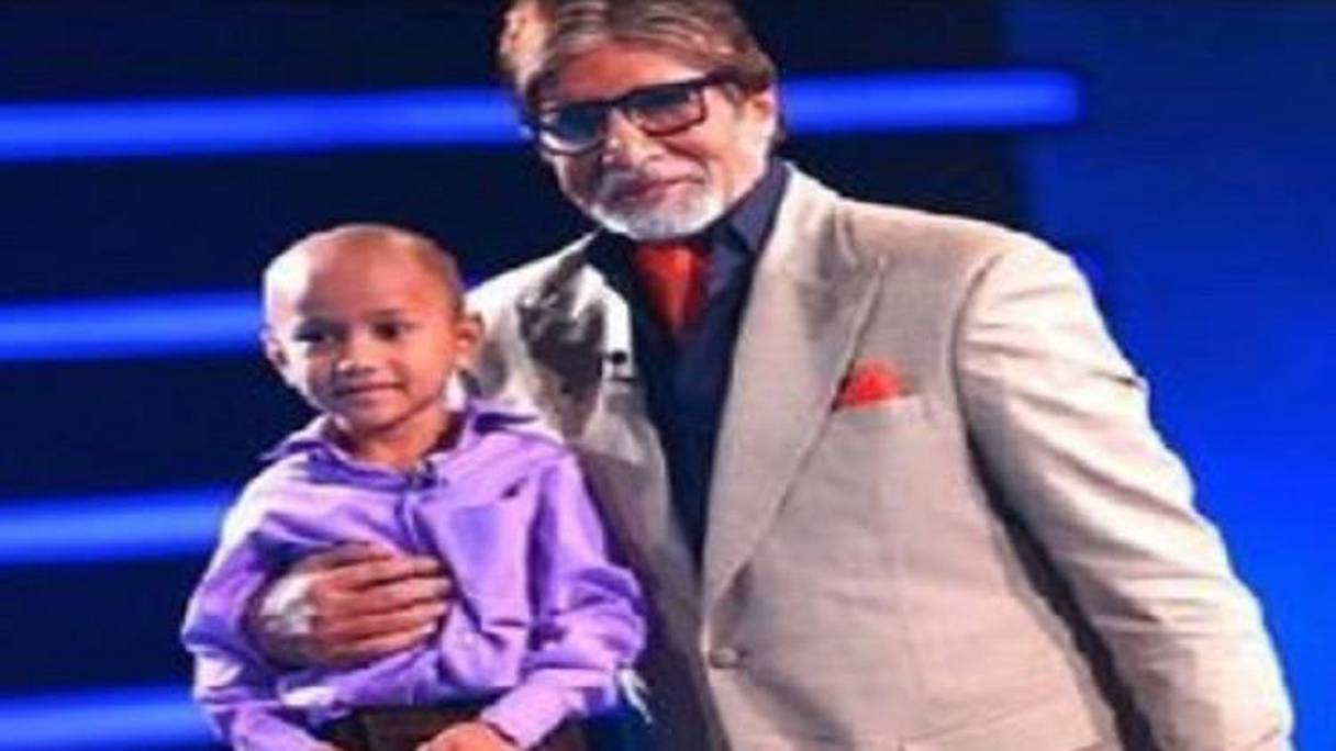 الطفل الهندي النابغة مع النجم الشهير أميتان باتشاب
