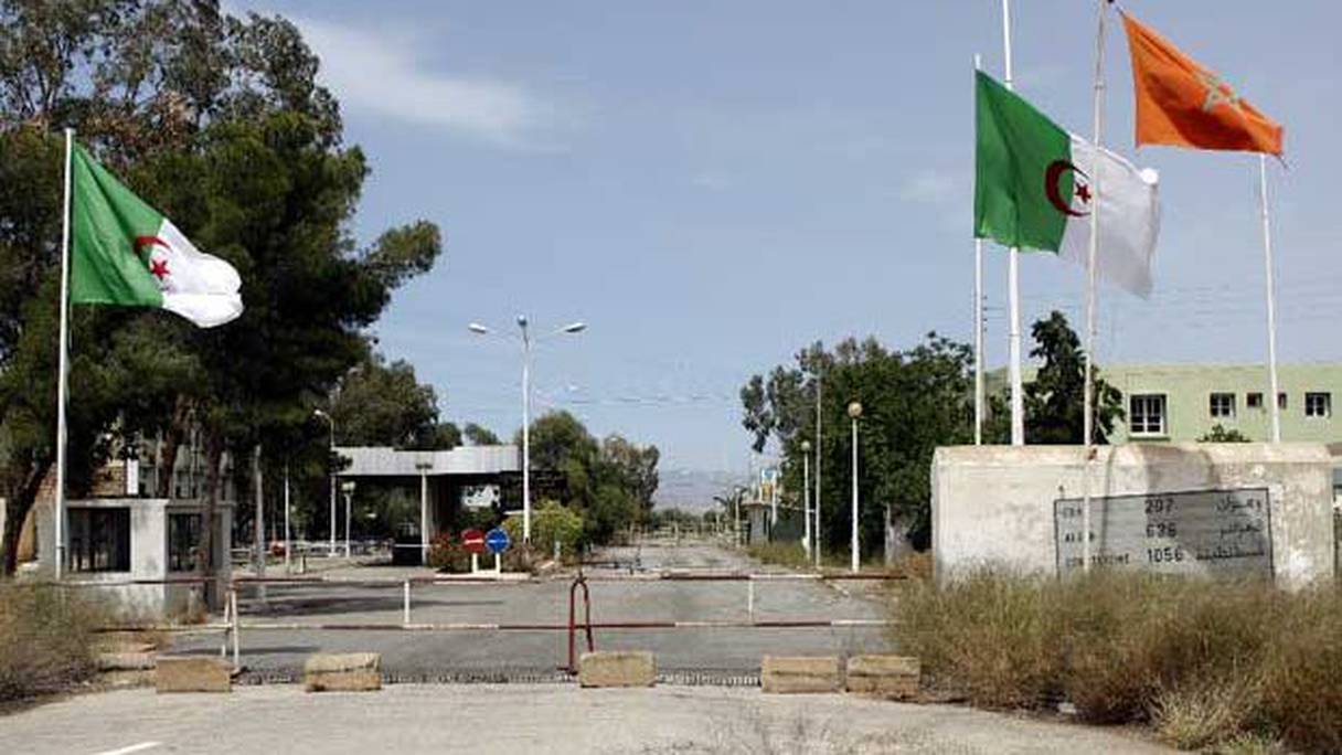 المعبر الحدودي زوج بغال بين المغرب والجزائر
