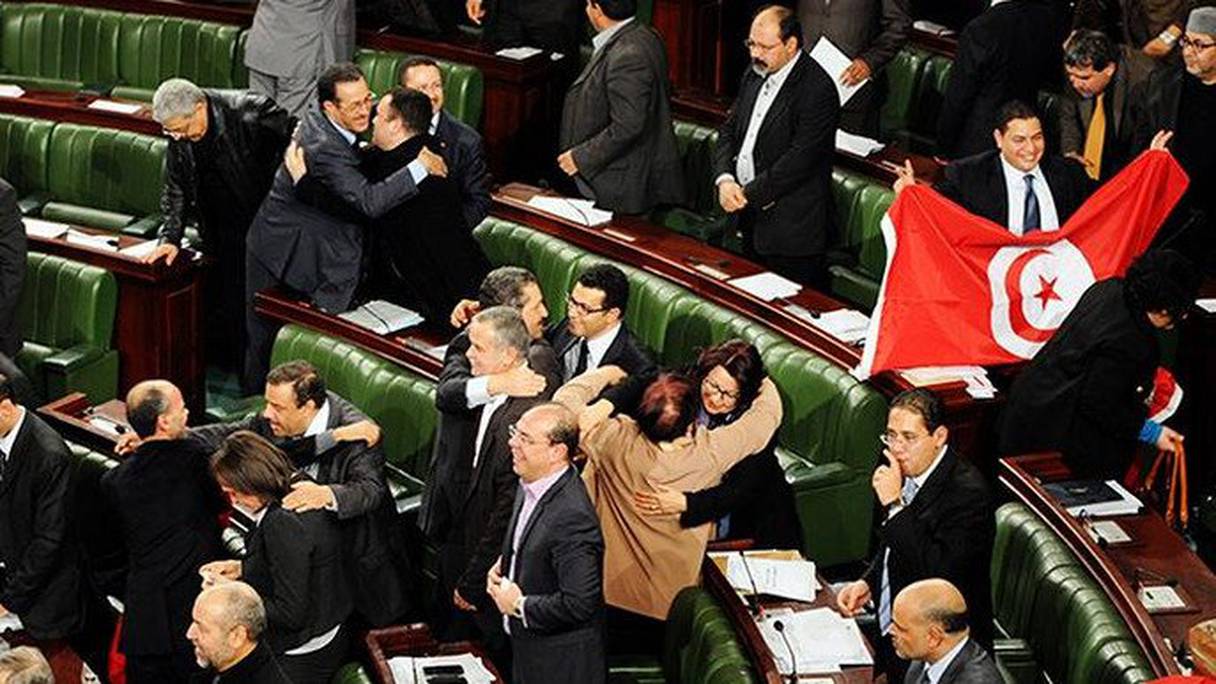 عناق وزغاريد بالبرلمان التونسي
