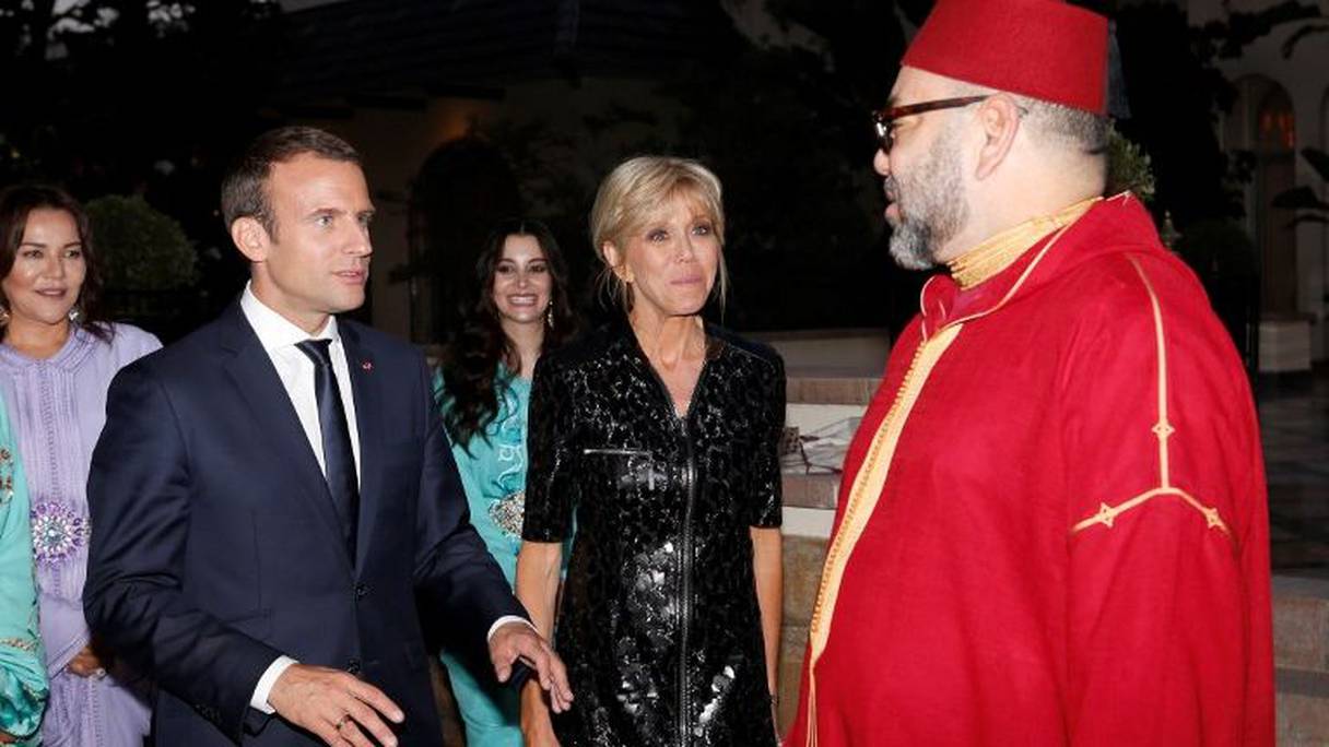 الملك محمد السادس يستقبل الرئيس الفرنسي وعقيلته
