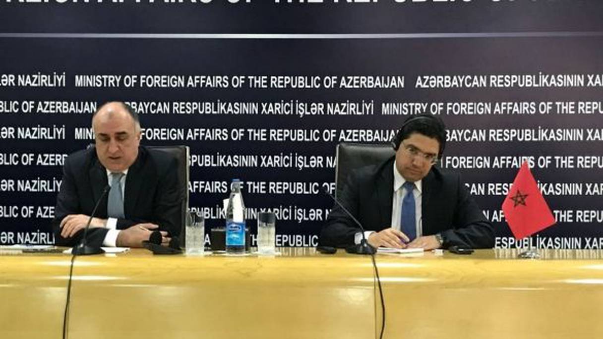 وزير الشؤون الخارجية والتعاون الدولي، ناصر بوريطة إلى جانب نظيره الأذربيجاني
