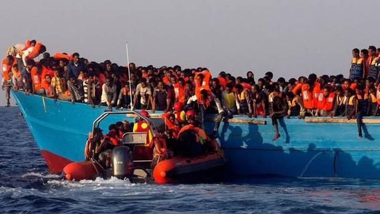 البحرية الملكية تنقذ مهاجرين سريين
