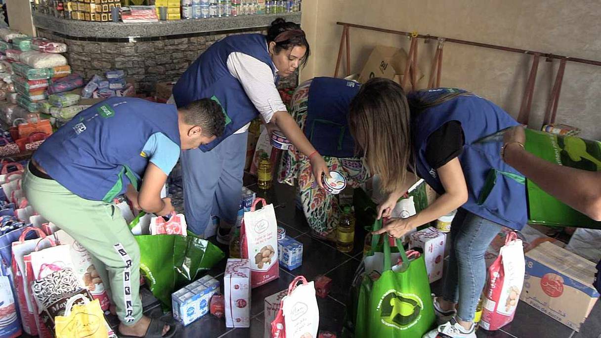 جمعويون بالبيضاء يتعبؤون لتنظيم قافلة مساعدات لضحايا الزلزال بضواحي أمزميز