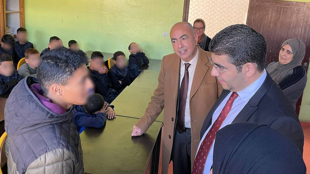 وزير الشباب والثقافة، محمد المهدي بنسعيد خلال زيارته لمركز الطفولة بأكادير
