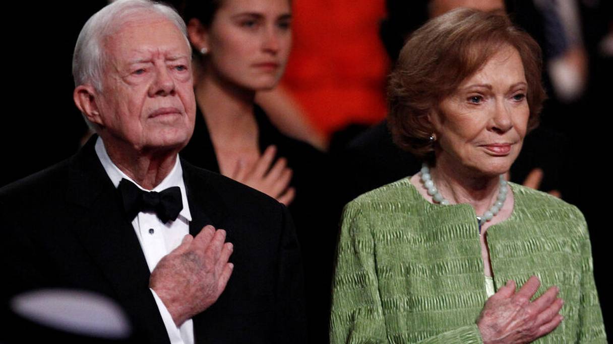 الرئيس الأمريكي السابق جيمي كارتر وزوجته روزالين، في مركز جون إف كينيدي للفنون المسرحية في واشنطن في 21 مارس 2011. © رويترز