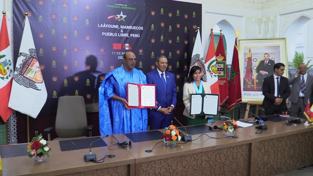 توقيع اتفاقية توأمة بين العيون وبلدية "بويبلو ليبري" البيروفية