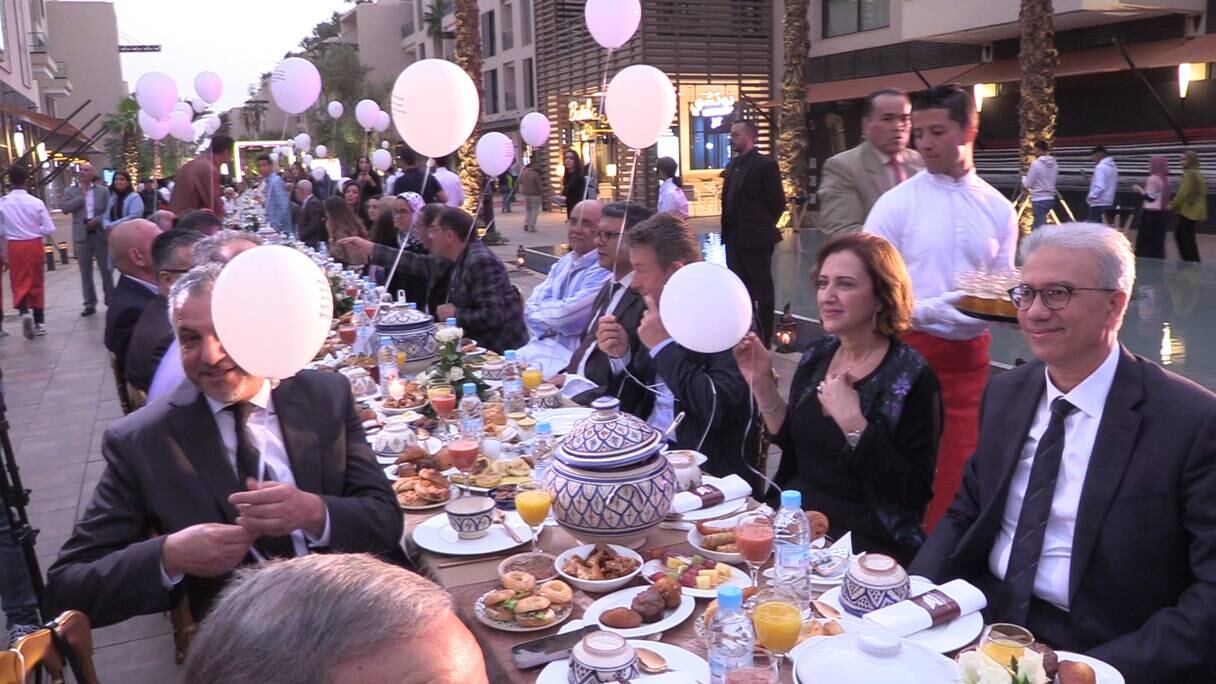 لأهداف خيرية.. مراكش تحتضن أكبر مائدة إفطار بحضور شخصيات وازنة