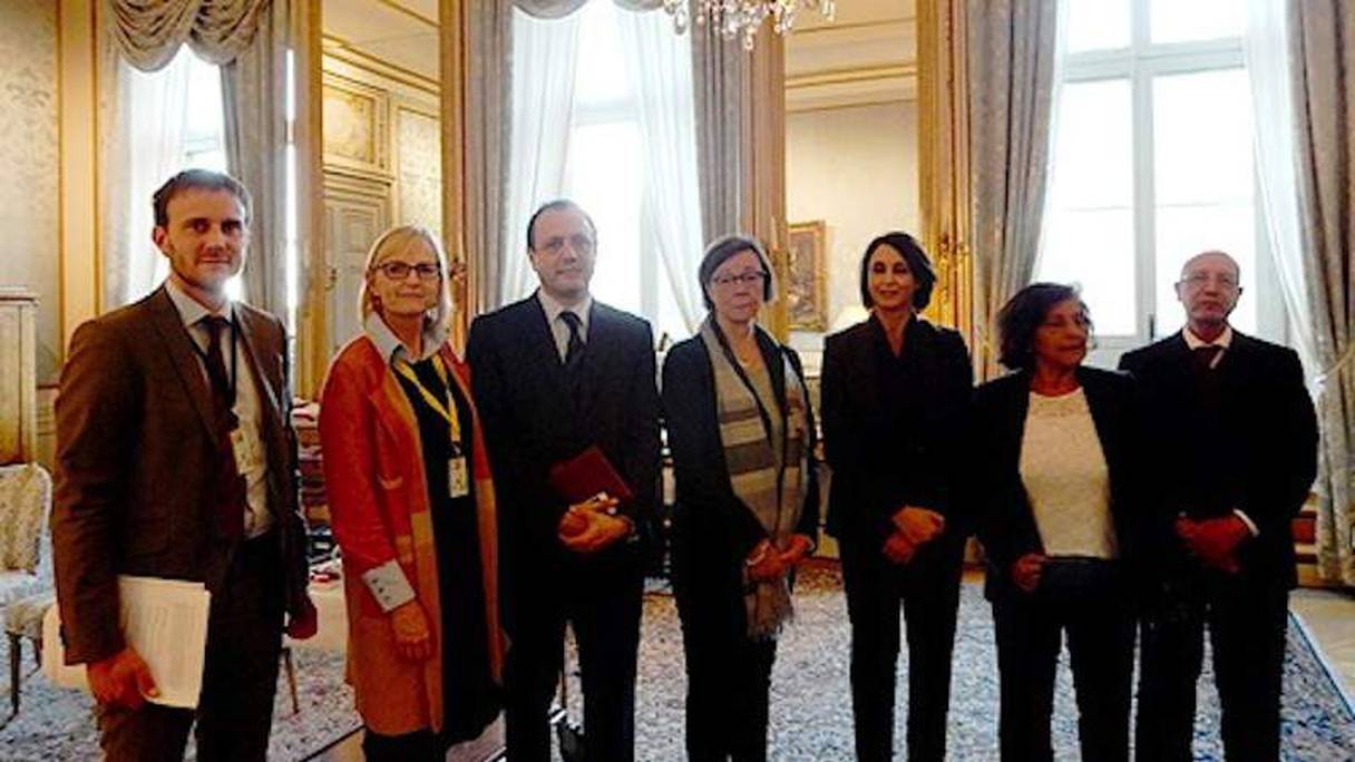 الوفد المغربي، الذي يضم أحزاب اليسار، إلى جانب كاتبة الدولة بوزارة الشؤون الخارجية السويدية أنيكا سودير
