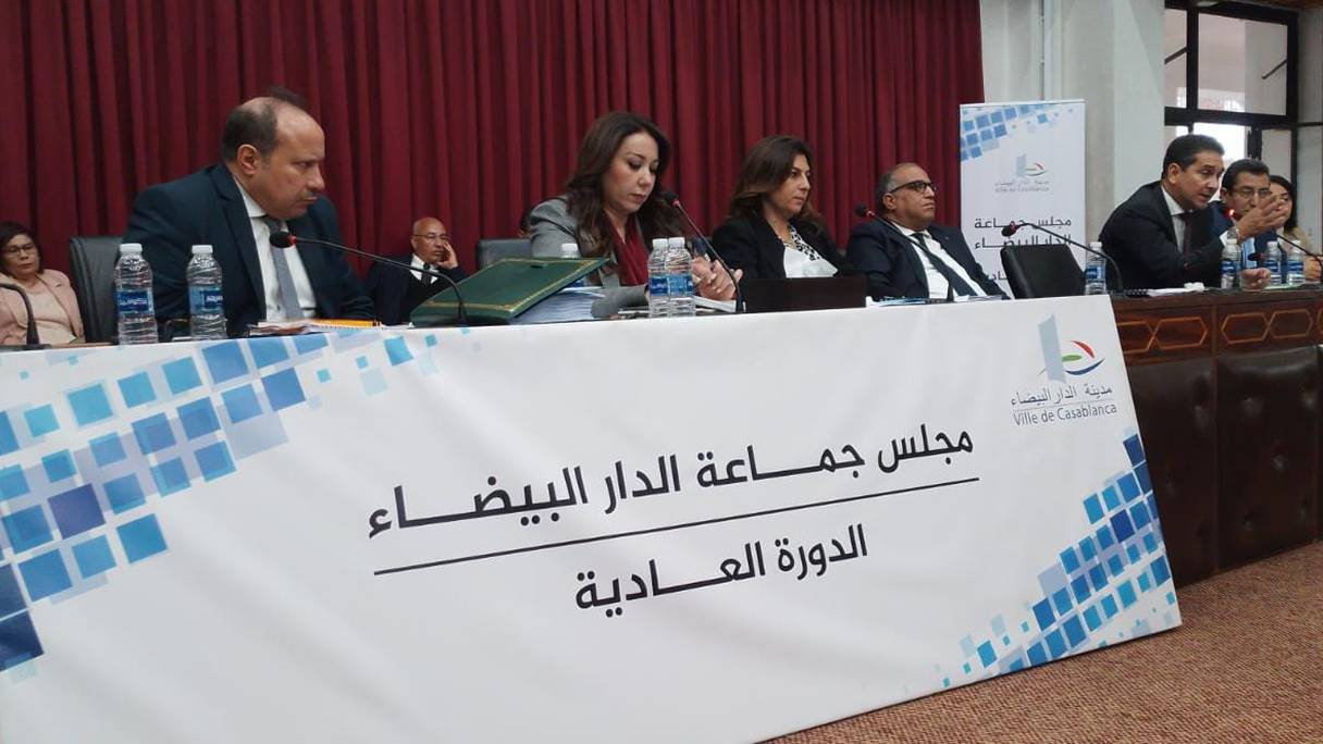نبيلة الرميلي رئيسة مجلس مدينة الدار البيضاء خلال اجتماع الدورة العادية لشهر ماي 2023