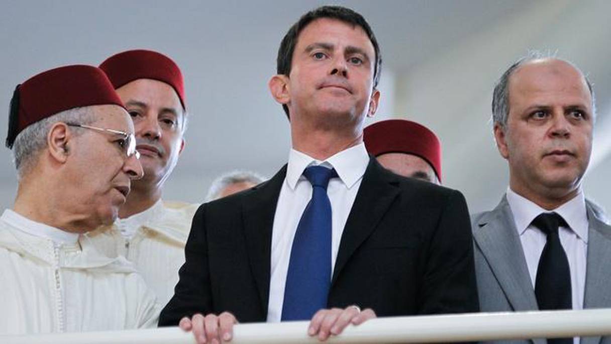 الوزير الأول الفرنسي مانويل فالس إلى جانب وزير الأوقاف والشؤون الإسلامية أحمد التوفيق
