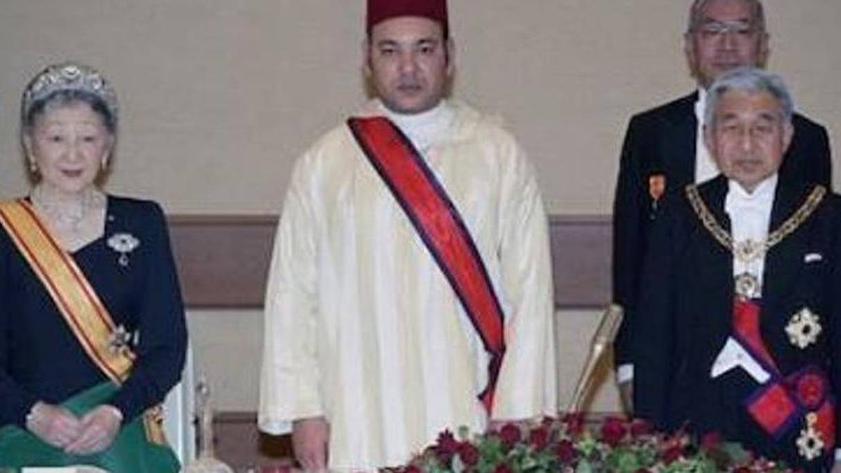 الملك محمد السادس وإمبارطور اليابان أكيهيتو عام 2005
