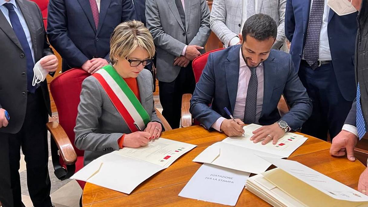 توقيع اتفاقية بين بلديتي الداخلة وفيبو فالنتيا الإيطالية
