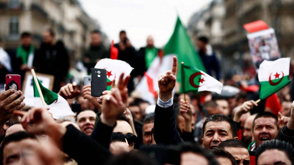 الحراك الشعبي الجزائري.
