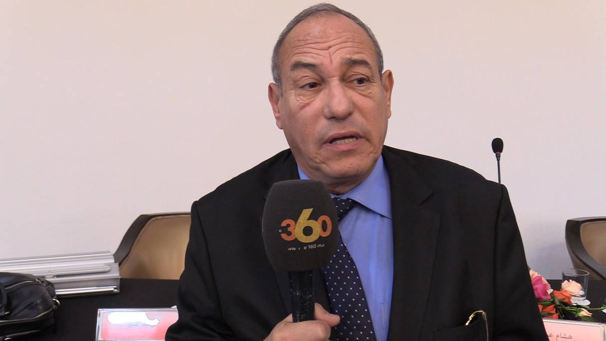 الصحفي الجزائري هشام عبود
