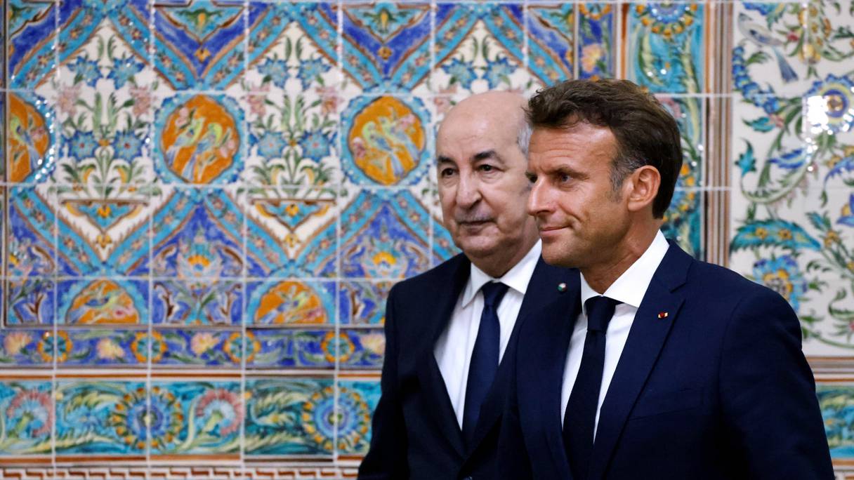 Le président français Emmanuel Macron et son homologue algérien, Abdelmadjid Tebboune, le 25 août 2022 à Al Mouradia, à Alger.