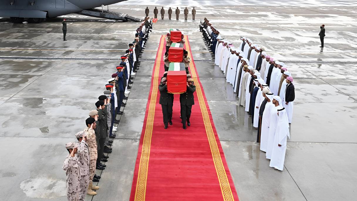 وصلول جثامين الشهداء إلى مطار البطين الخاص بأبوظبي (الحساب الرسمي لوزارة الدفاع لدولة الإمارات العربية المتحدة)