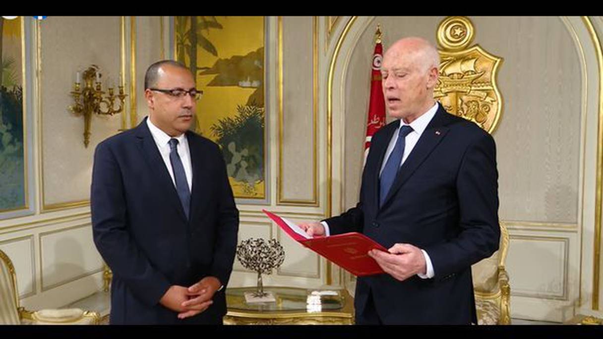 الرئيس التونسي يكلف وزير الداخلية بتشكيل الحكومة
