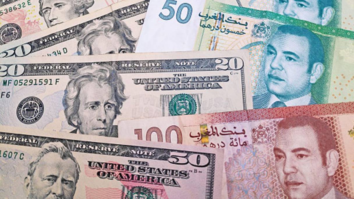 أوراق نقدية من الدرهم المغربي والدولار الأمريكي