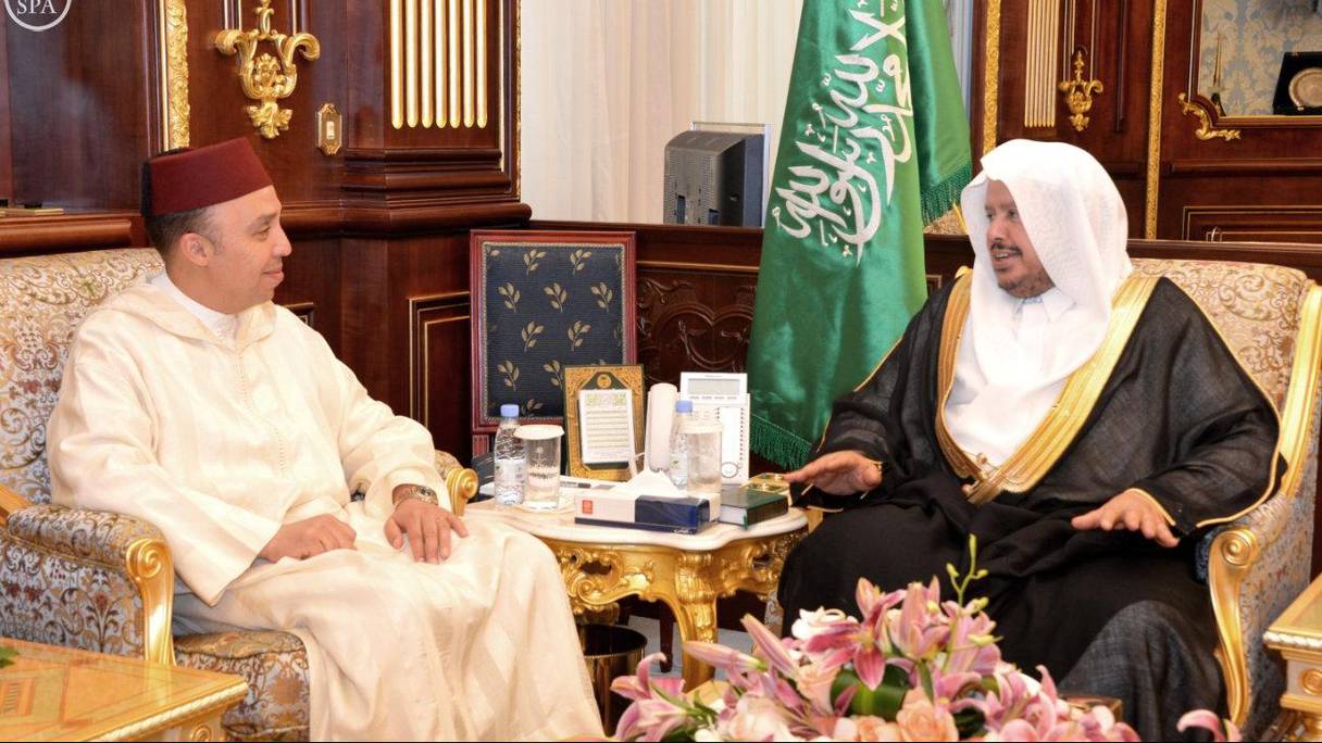 شفيق رشادي إلى جانب رئيس مجلس الشورى السعودي
