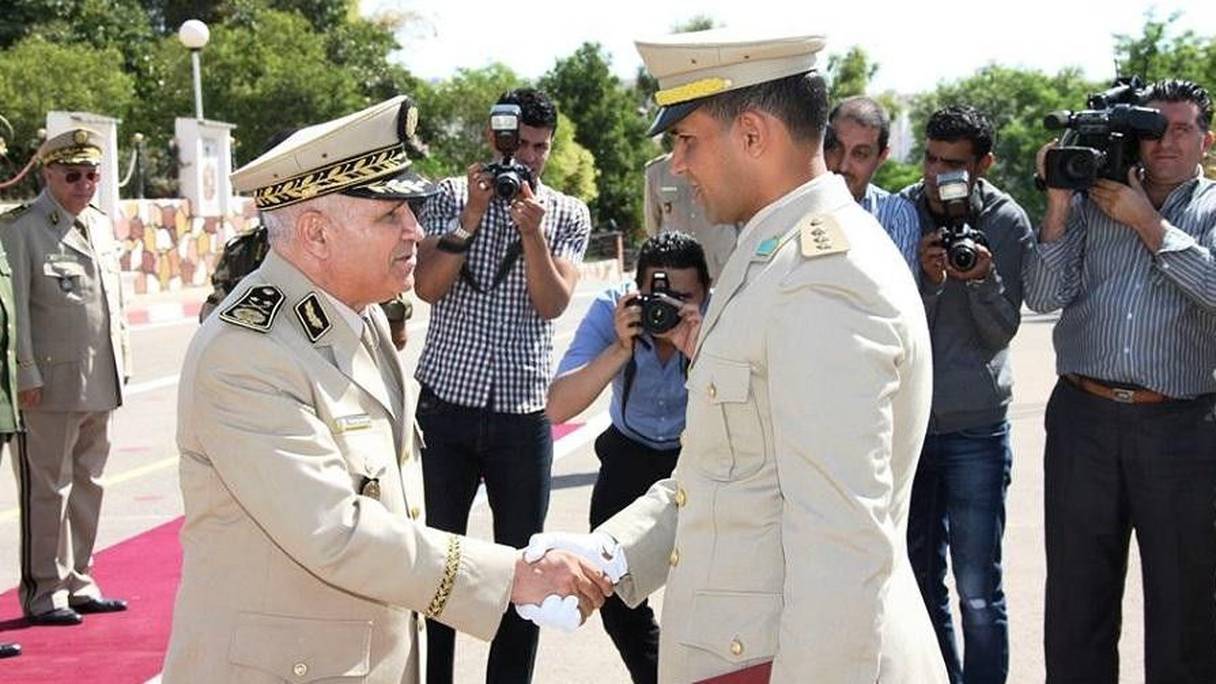 الجنرال عبد القادر لشخم (يسار) رفقة جنرال آخر متهم بالفساد

