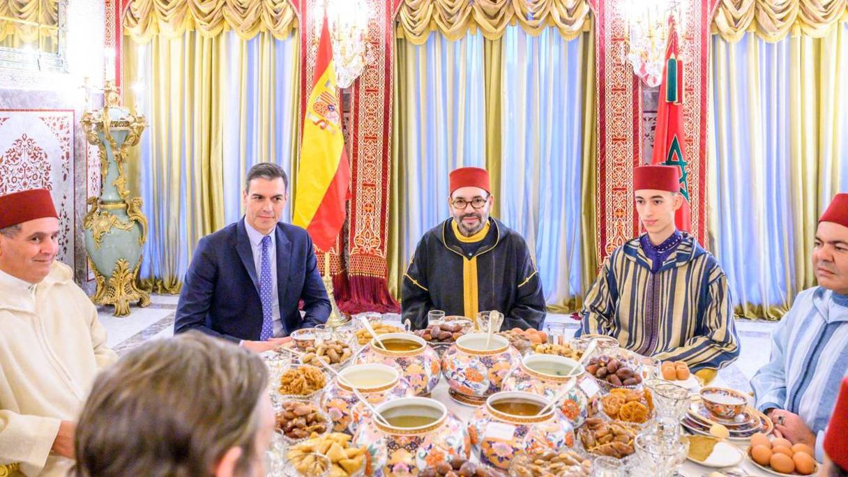 الملك محمد السادس يقيم مأدبة إفطار على شرف رئيس الحكومة الإسبانية بيدرو سانشيز
