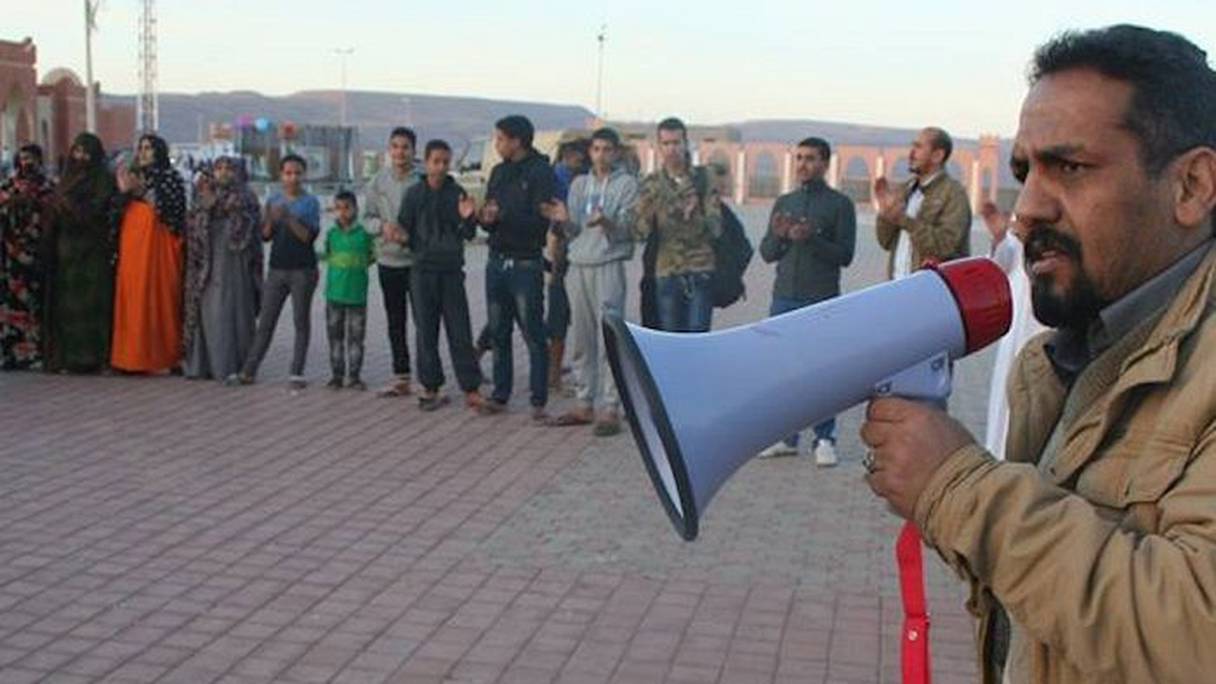 علي سالم التامك، خلال إحدى المسيرات الاحتجاجية للانفصاليين بمدينة العيون
