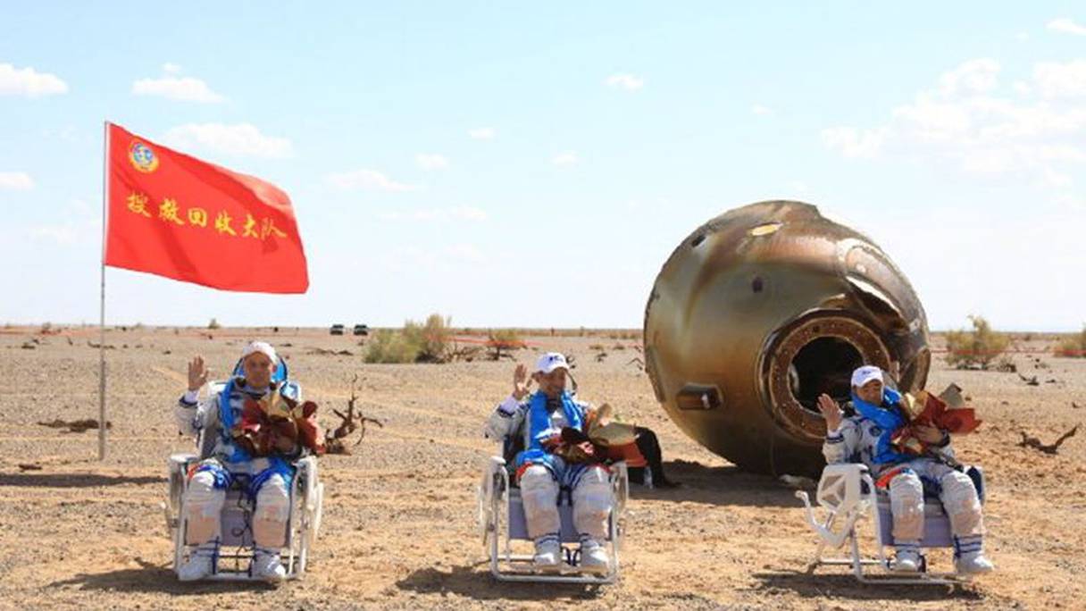 عودة كبسولة تحمل روادا صينيين بعد 3 أشهر في الفضاء
