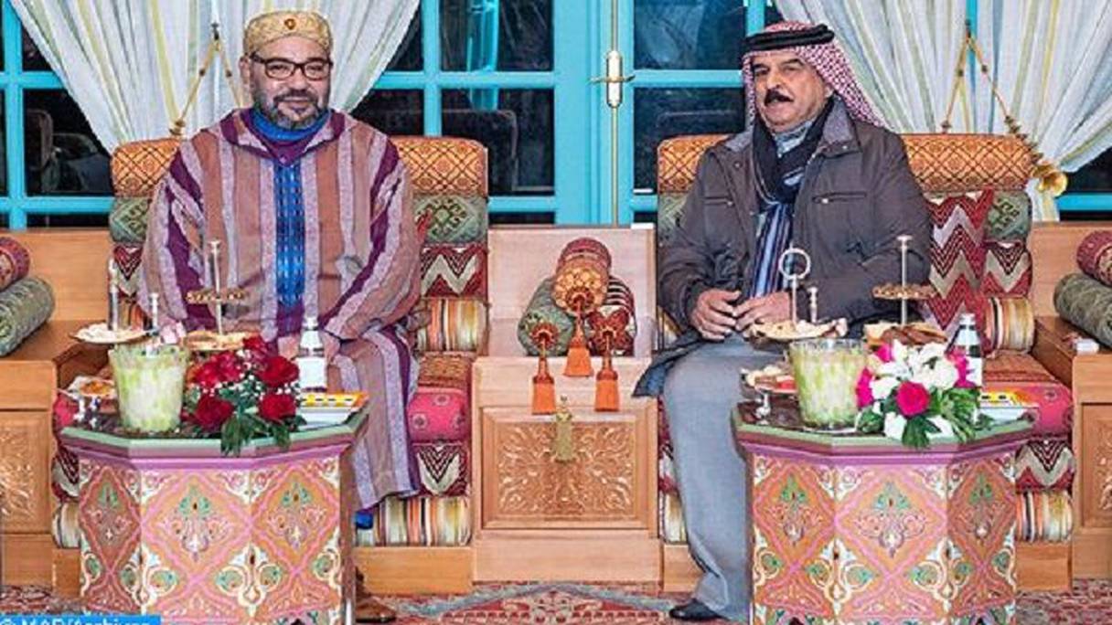 الملك محمد السادس إلى جانب ملك البحرين حمد بن عيسى بن سلمان آل خليفة
