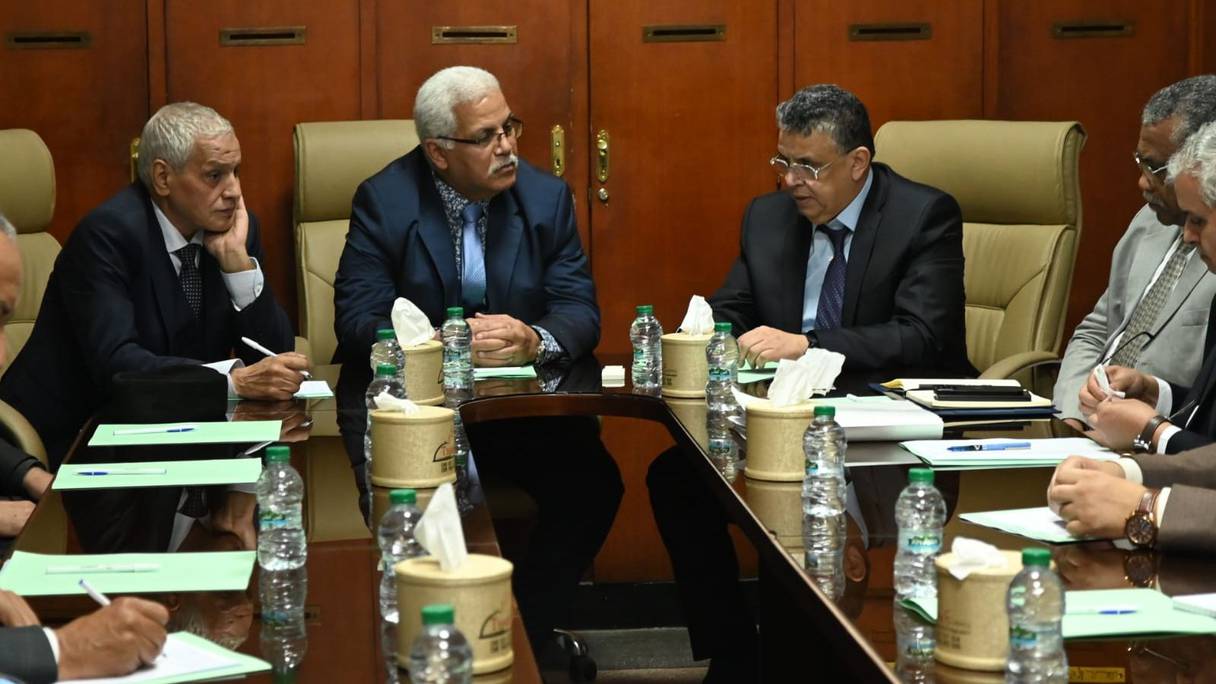 وزير العدل، عبد اللطيف وهبي يعقد لقاء مع مكتب هيئة المحامين بفاس
