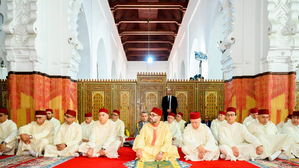 الملك محمد السادس يؤدي صلاة الجمعة بالدار البيضاء  (7 أبريلل 2023)