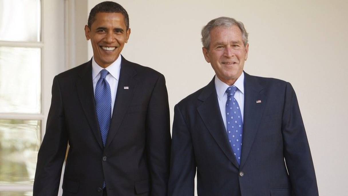 جورج بوش إلى جانب خلفه باراك أوباما
