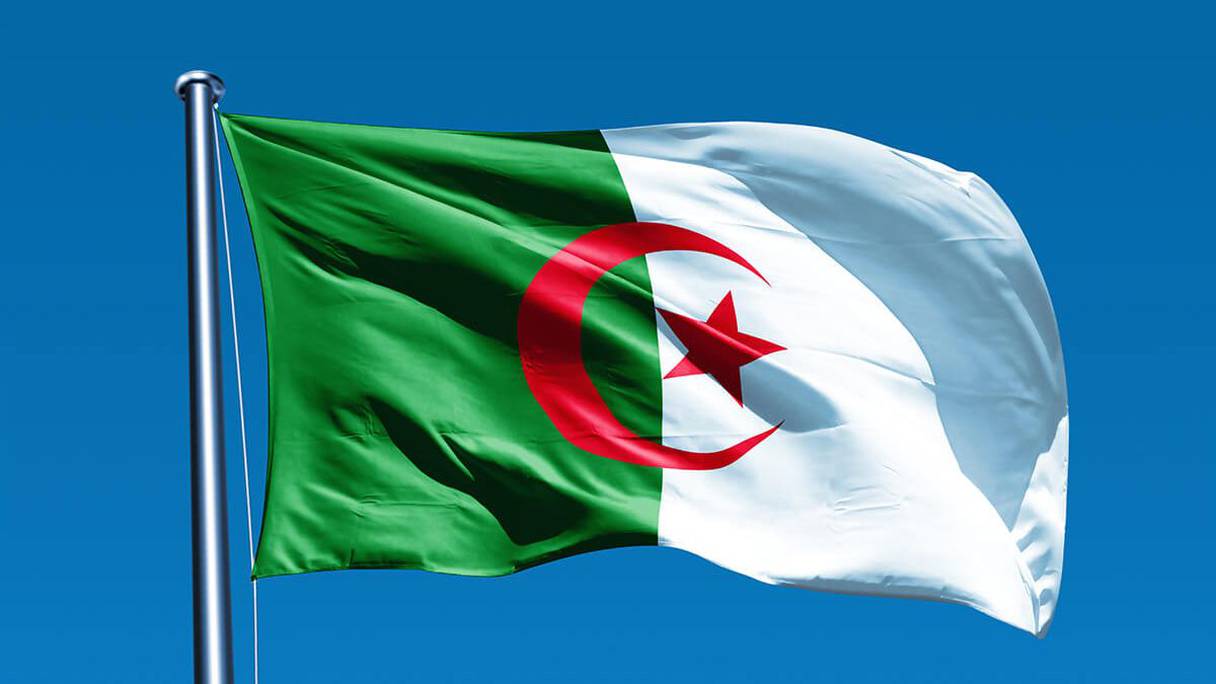 علم دولة الجزائر
