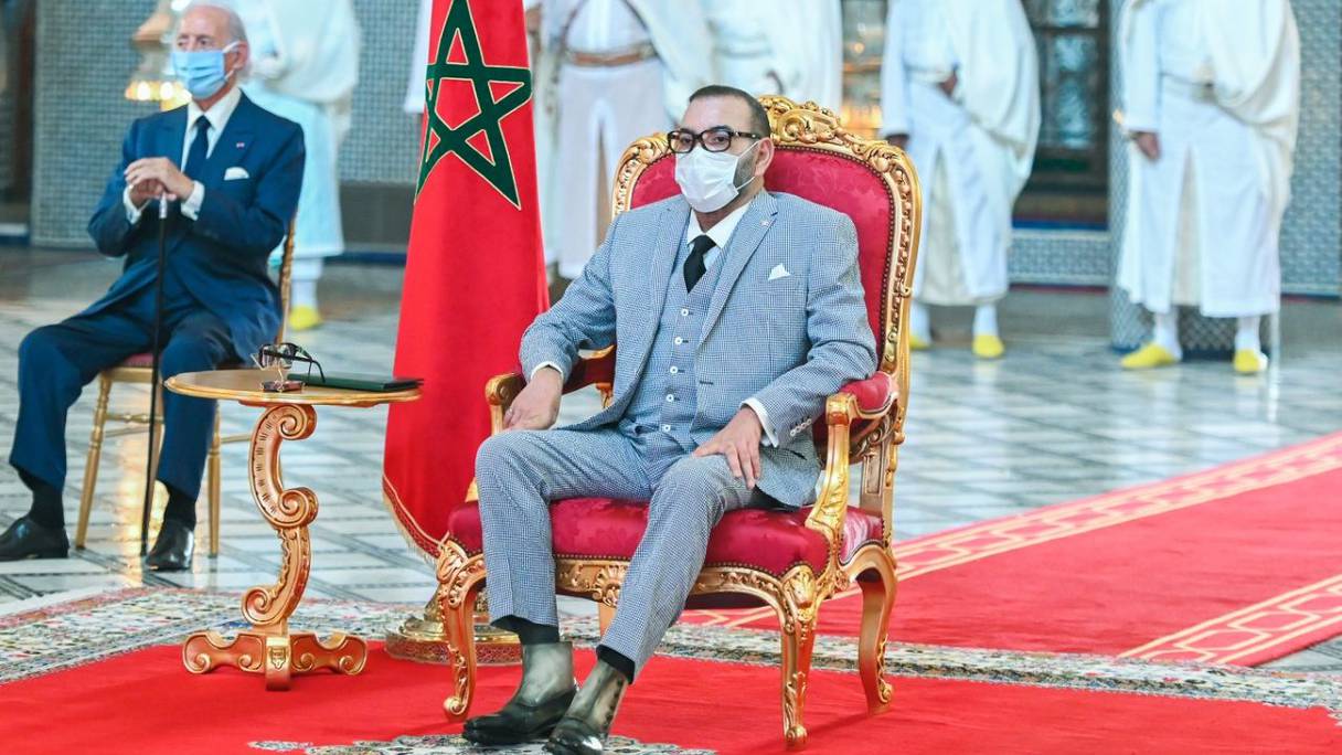 الملك محمد السادس يترأس بفاس حفل إطلاق وتوقيع اتفاقيات تصنيع وتعبئة اللقاح المضاد لكوفيد-19 ولقاحات أخرى بالمغرب.
