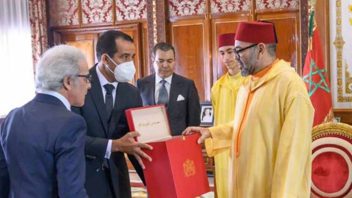 الملك يستقبل والي بنك المغرب يوم 30 يوليوز 2022
