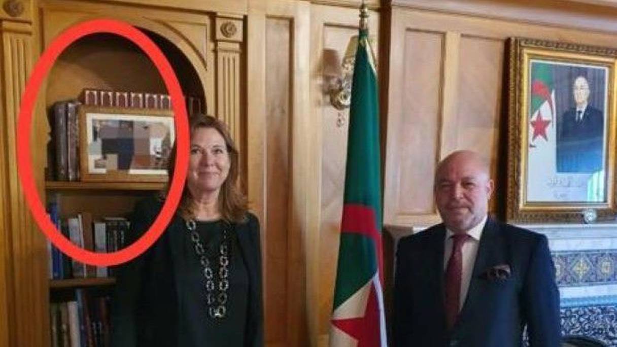 يوم 15 فبراير 2021 بالرباط، قامت السفيرة السويدية بالمغرب آن هوغلوند، بزيارة نظيرها الجزائري عبد الحميد عبداوي، الذي تعمد إخفاء صورة حفل تسليم أوراق اعتماده إلى الملك
