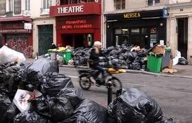 العاصمة الفرنسية باريس تغرق في النفايات بعد إضراب عمال النظافة