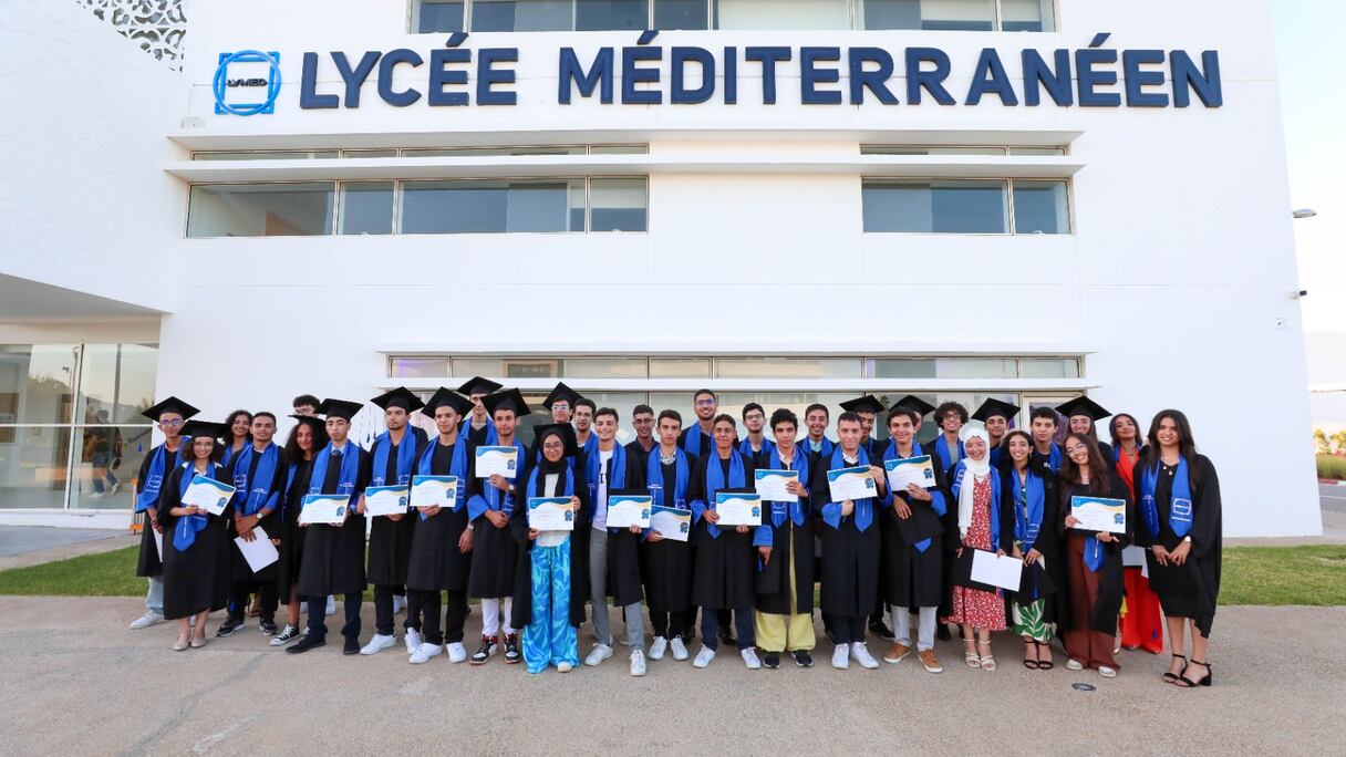 دفعة من طلاب مؤسسة Lycée Méditerranéen