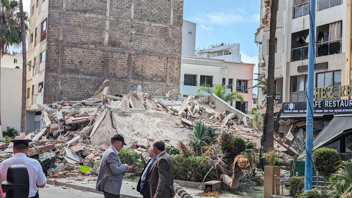 انهيار بناية من أربع طوابق بشارع مولاي يوسف