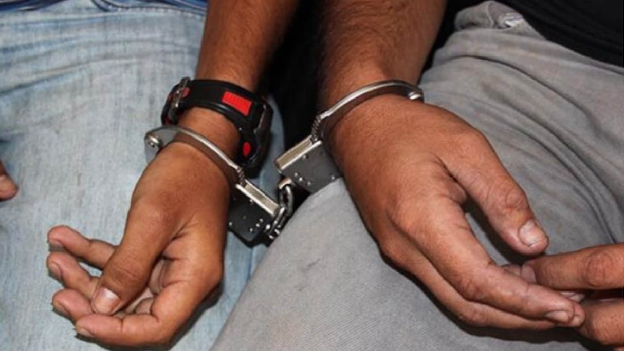 إيقاف شخصين