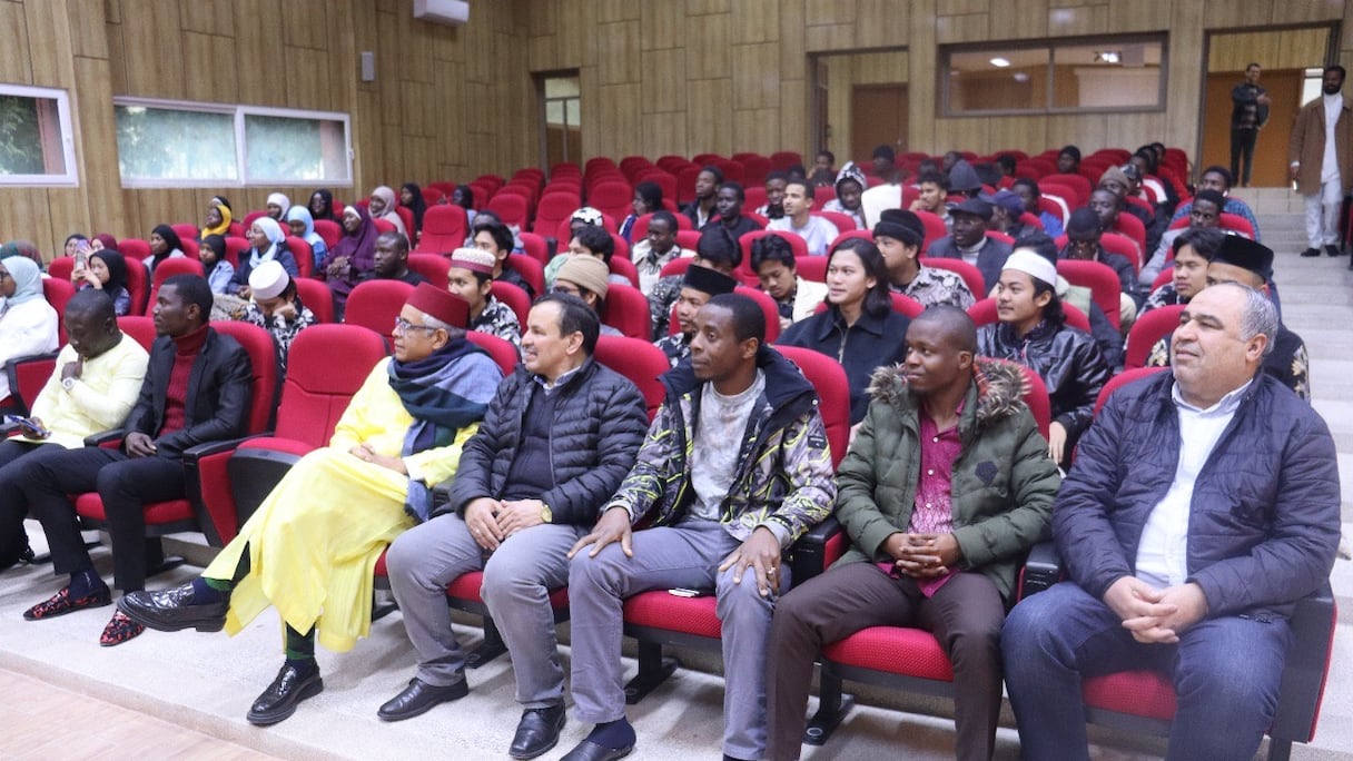 جامعة وجدة تحتضن طلبتها الأجانب في إفطار رمضاني