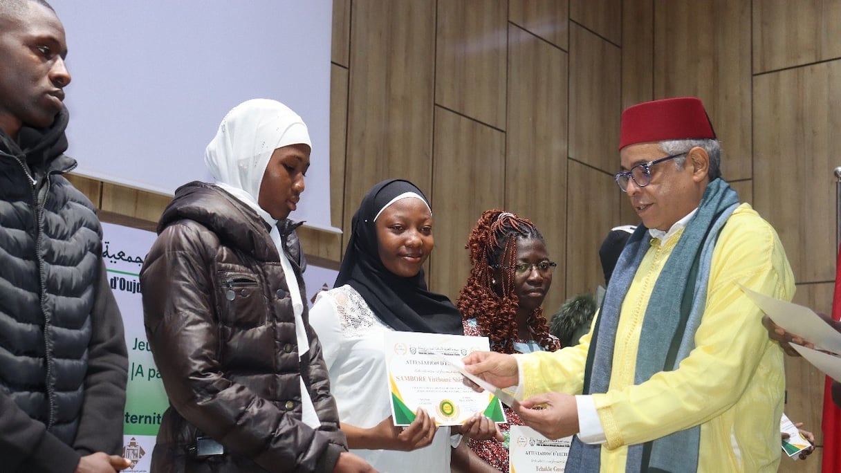 جامعة وجدة تحتضن طلبتها الأجانب في إفطار رمضاني