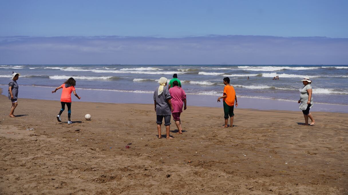 نزيلات دار الخير بتيط مليل في نزهة بحرية