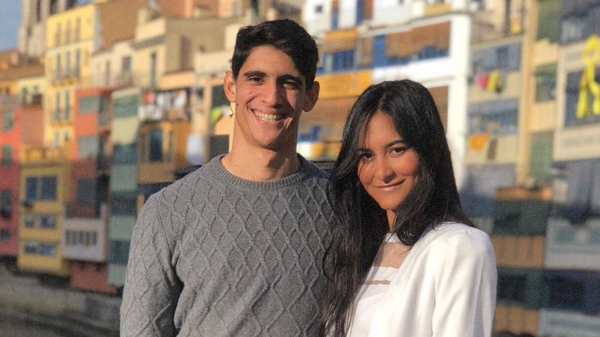 ياسين بونو وزوجته إيمان