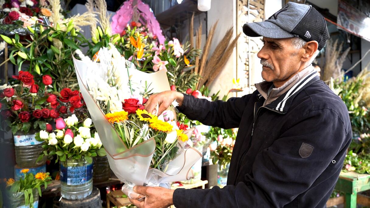 انتعاش تجارة الورود بمناسبة الاحتفال برأس السنة