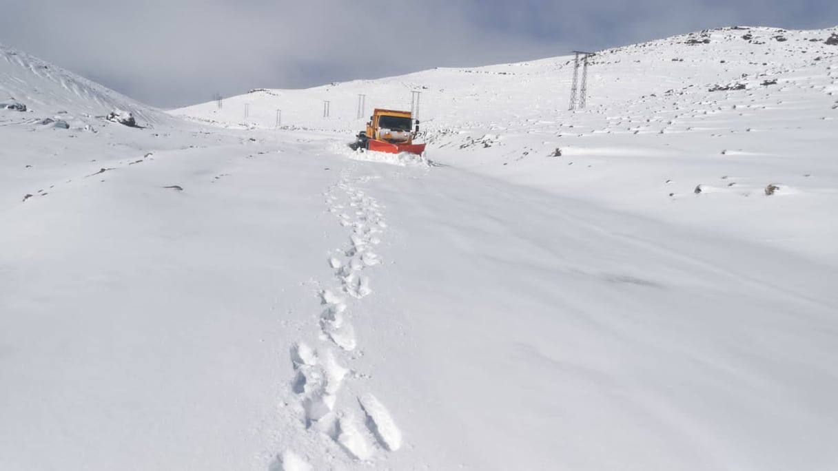 طرق مقطوعة بالثلج